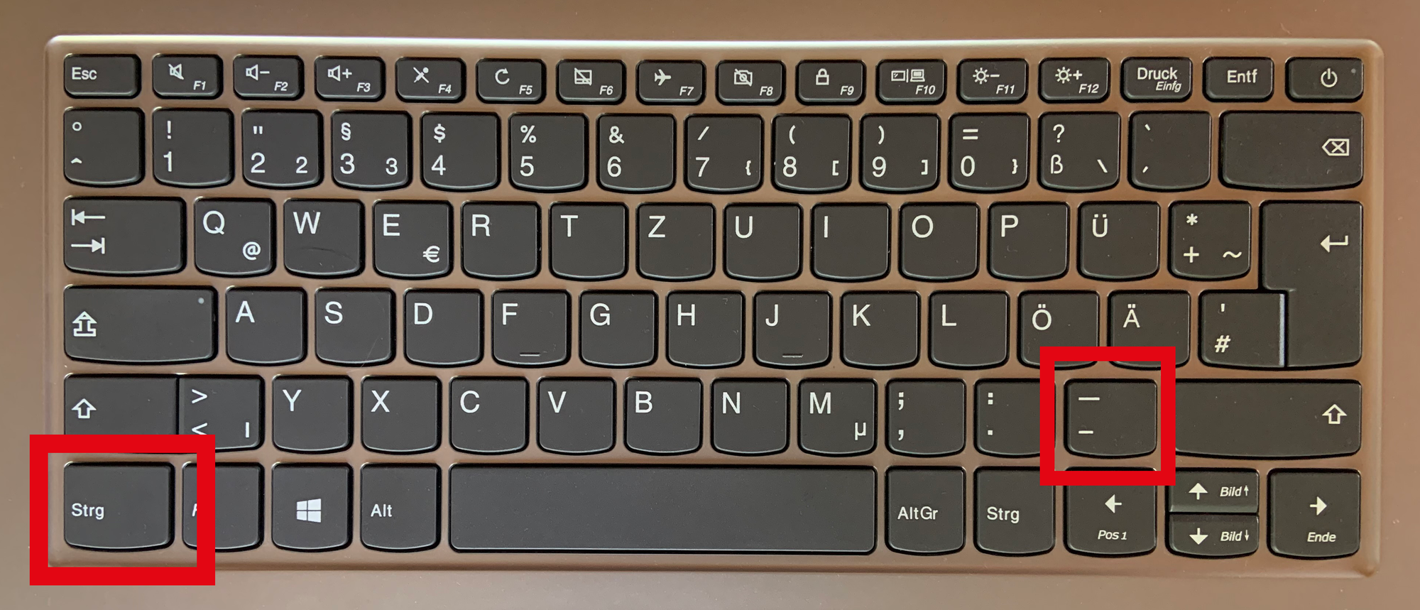 Schriftgröße verkleinern. Tastatur, auf der die Tasten Strg und Minus markiert sind.