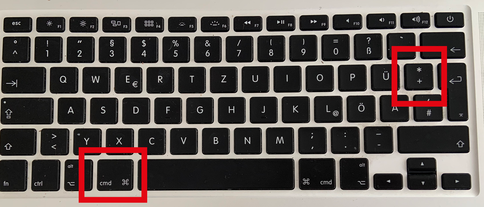 Schrift vergrößern Tastatur, auf der die Tasten cmd und Plus markiert sind.