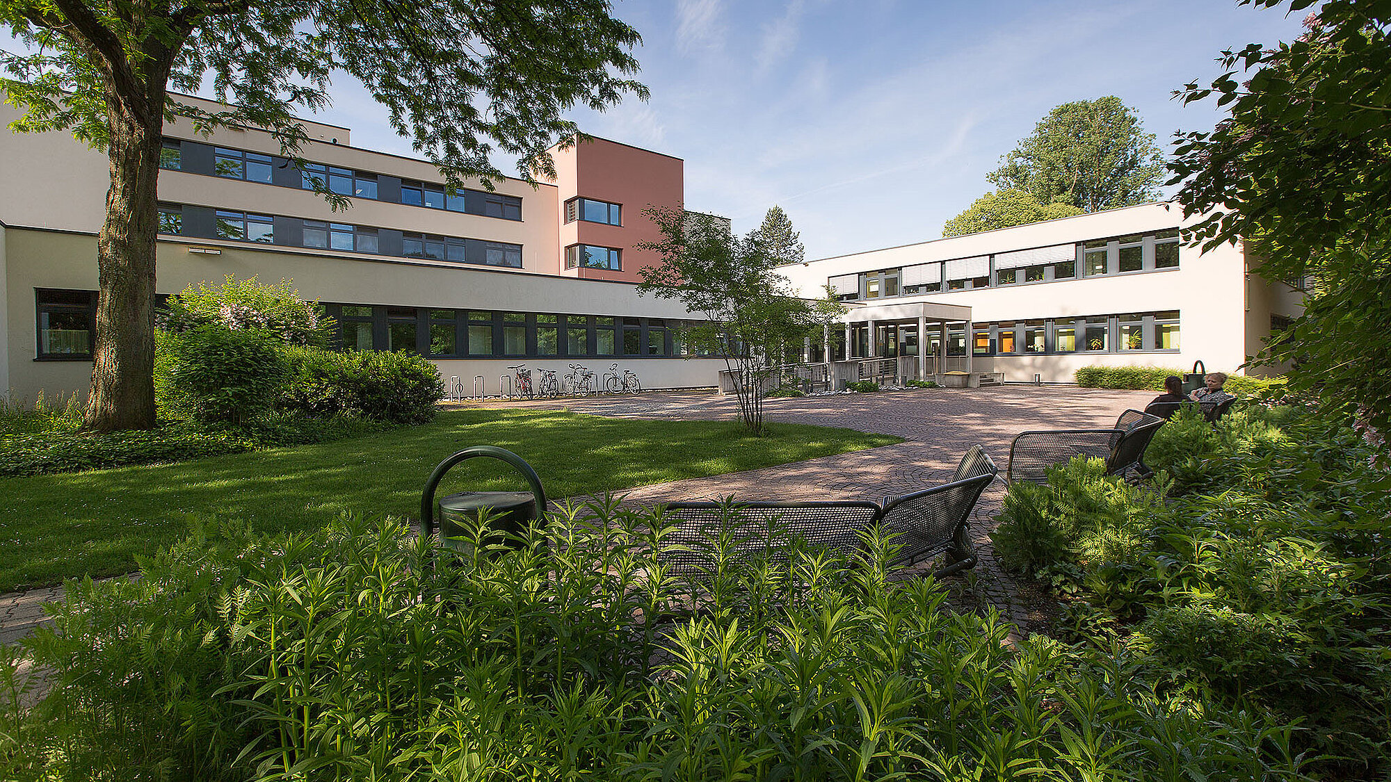Zentralgebäude am ZfP-Standort Weissenau Außenansicht des Zentralgebäudes in Weissenau