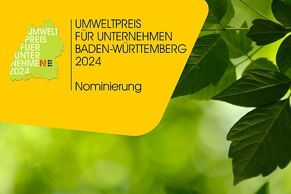 Im Vordergrund ist das Logo des Umweltpreises auf einer gelben Fläche zu sehen, im Hintergrund sieht man grünes Geäst. 