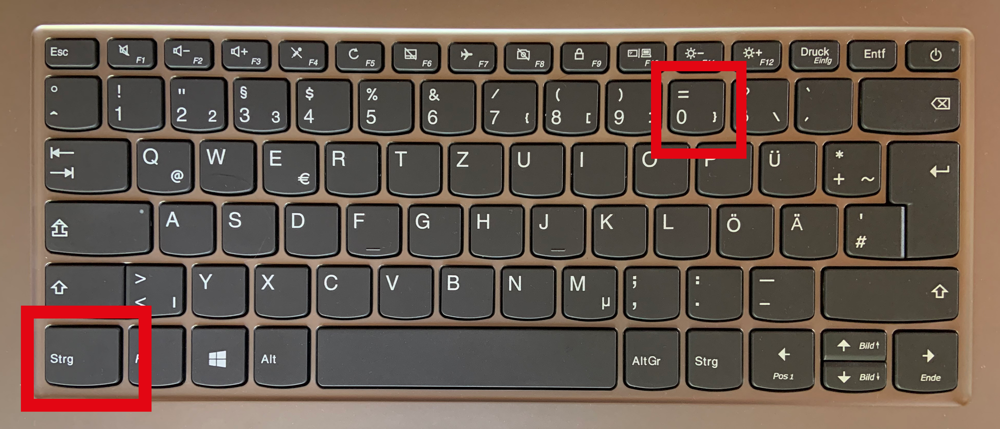 Zurück zur normalen Größe. Tastatur, auf der die Tasten Strg und Null markiert sind.